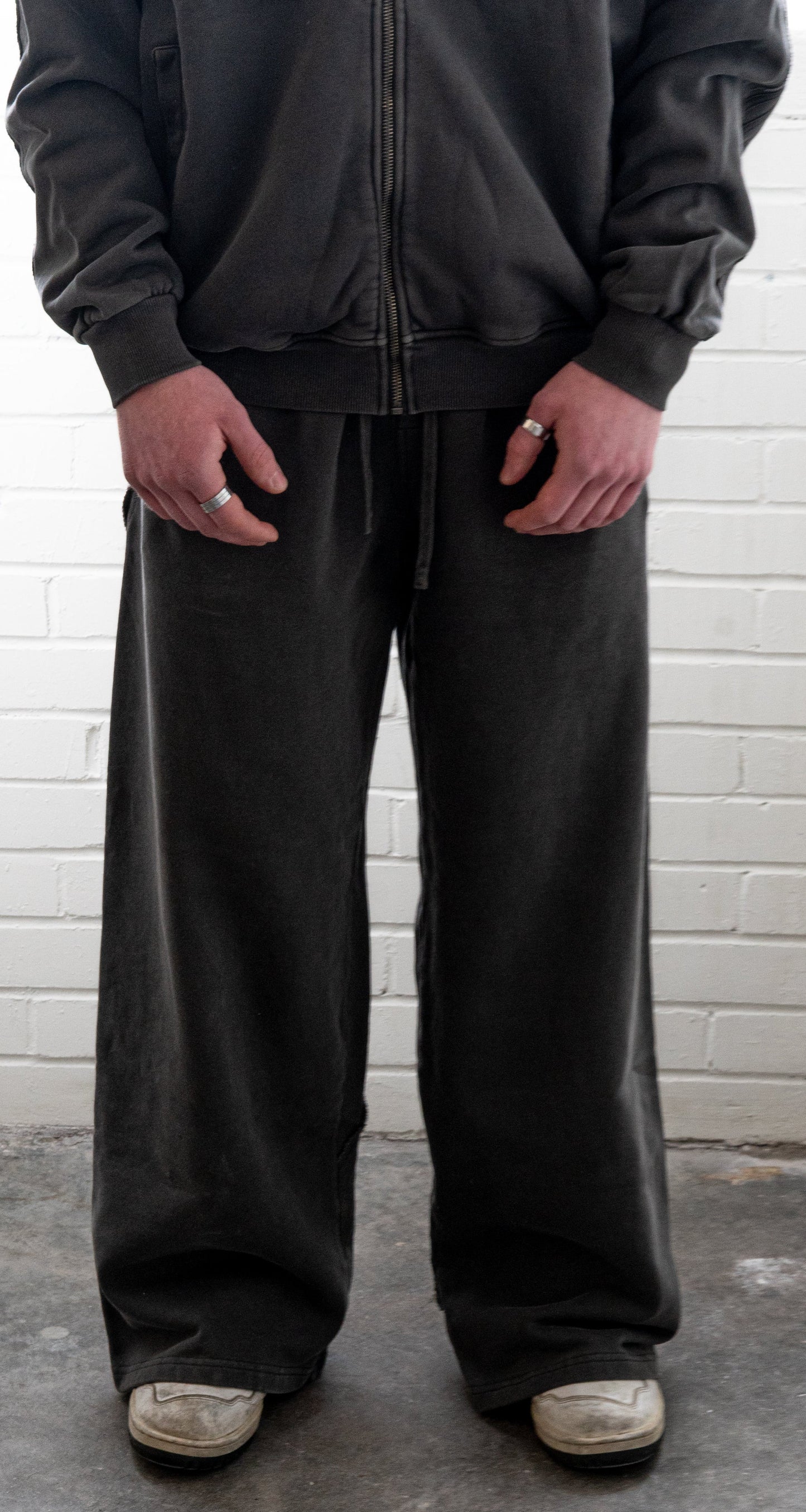 DARKFRASER Snow Washed Tape Raw Edge Sweatpants